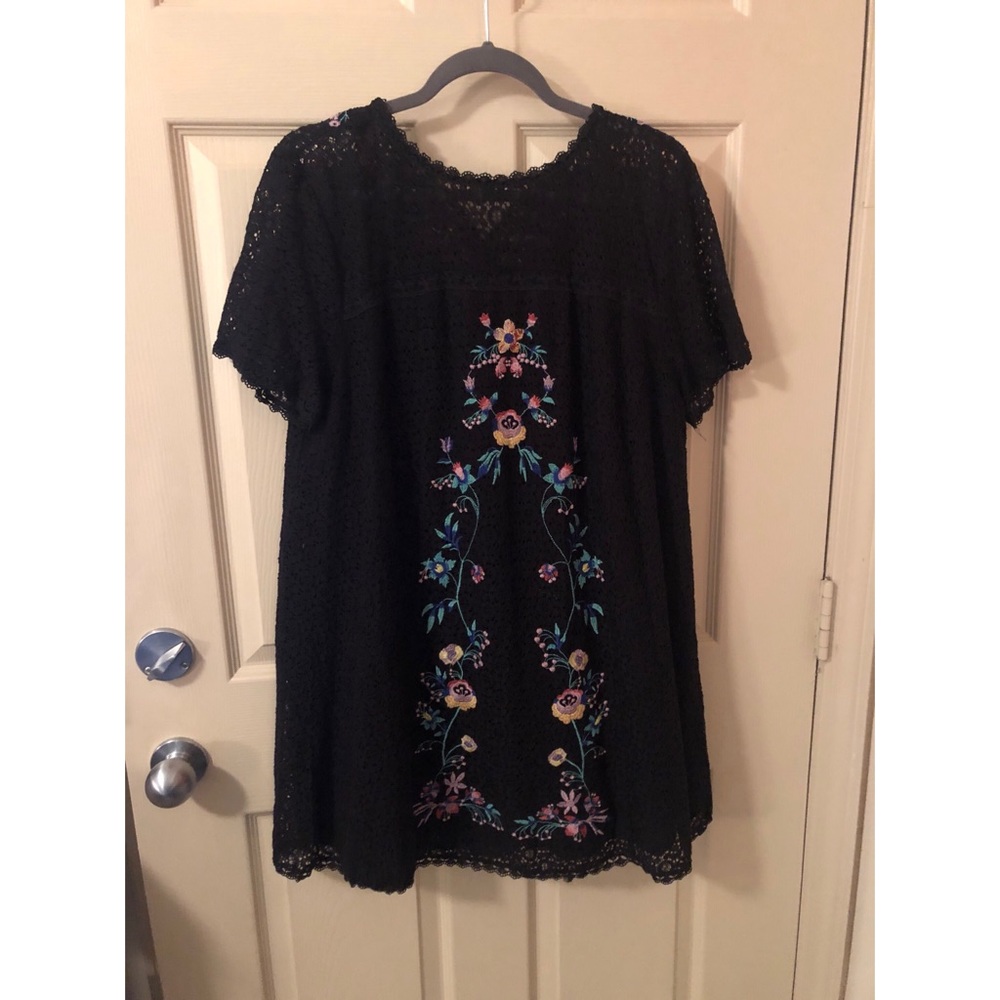 Black, lace dress